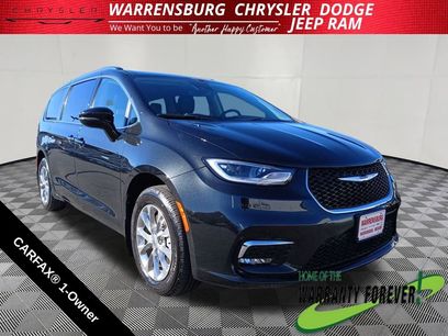 Used 2021 Chrysler Pacifica Touring-L w/ Uconnect Theater Family Group