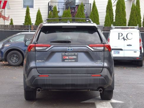 Used 2022 Toyota RAV4 LE image 4