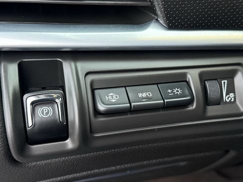 Used 2015 Cadillac XTS Premium image 11