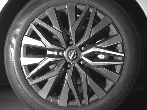 Used 2025 Nissan Altima 2.5 SV FWD image 13