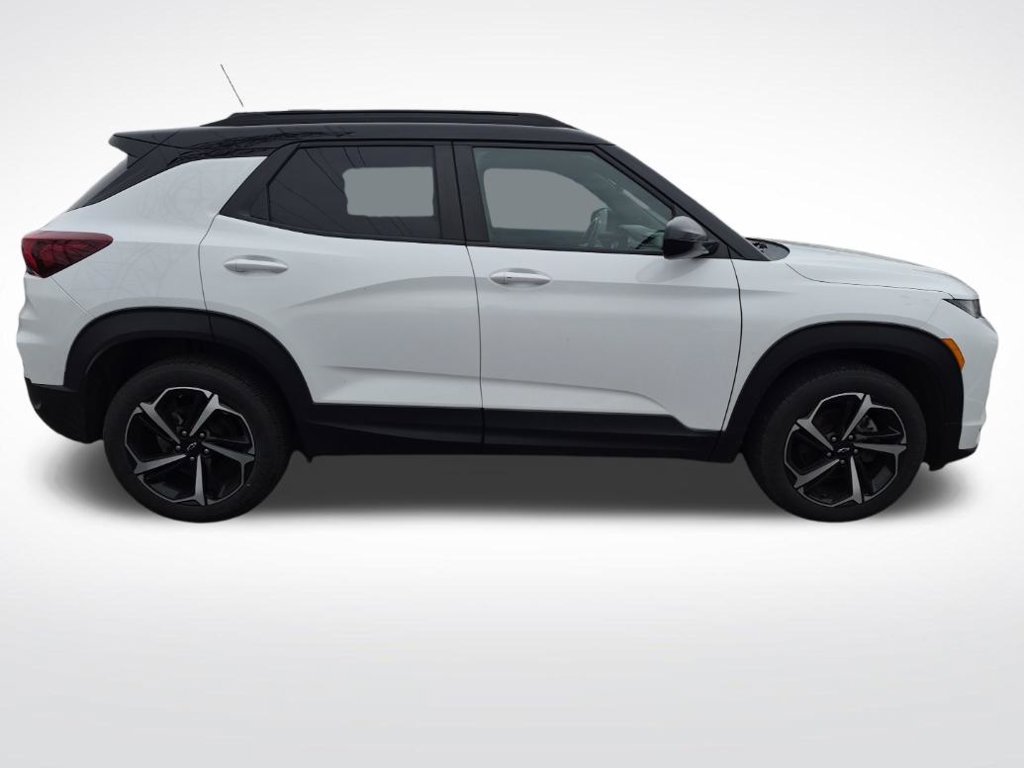 Used 2023 Chevrolet TrailBlazer RS w/ Sun and Liftgate Package AWD/4WD image 2