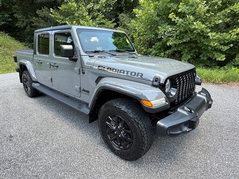 Used 2022 Jeep Gladiator Sport AWD/4WD image 4