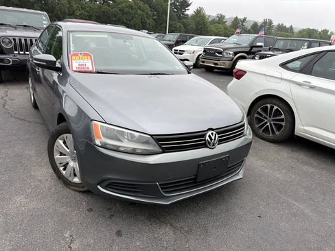 Used 2013 Volkswagen Jetta SE FWD image 1