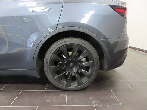 Used 2023 Tesla Model Y Long Range image 16