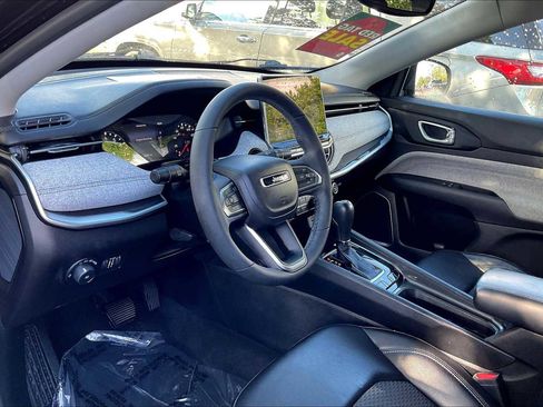 Used 2022 Jeep Compass Latitude image 13