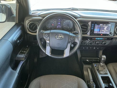 Used 2016 Toyota Tacoma TRD Off-Road image 14