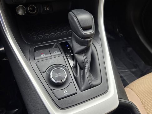 Used 2023 Toyota RAV4 LE image 19