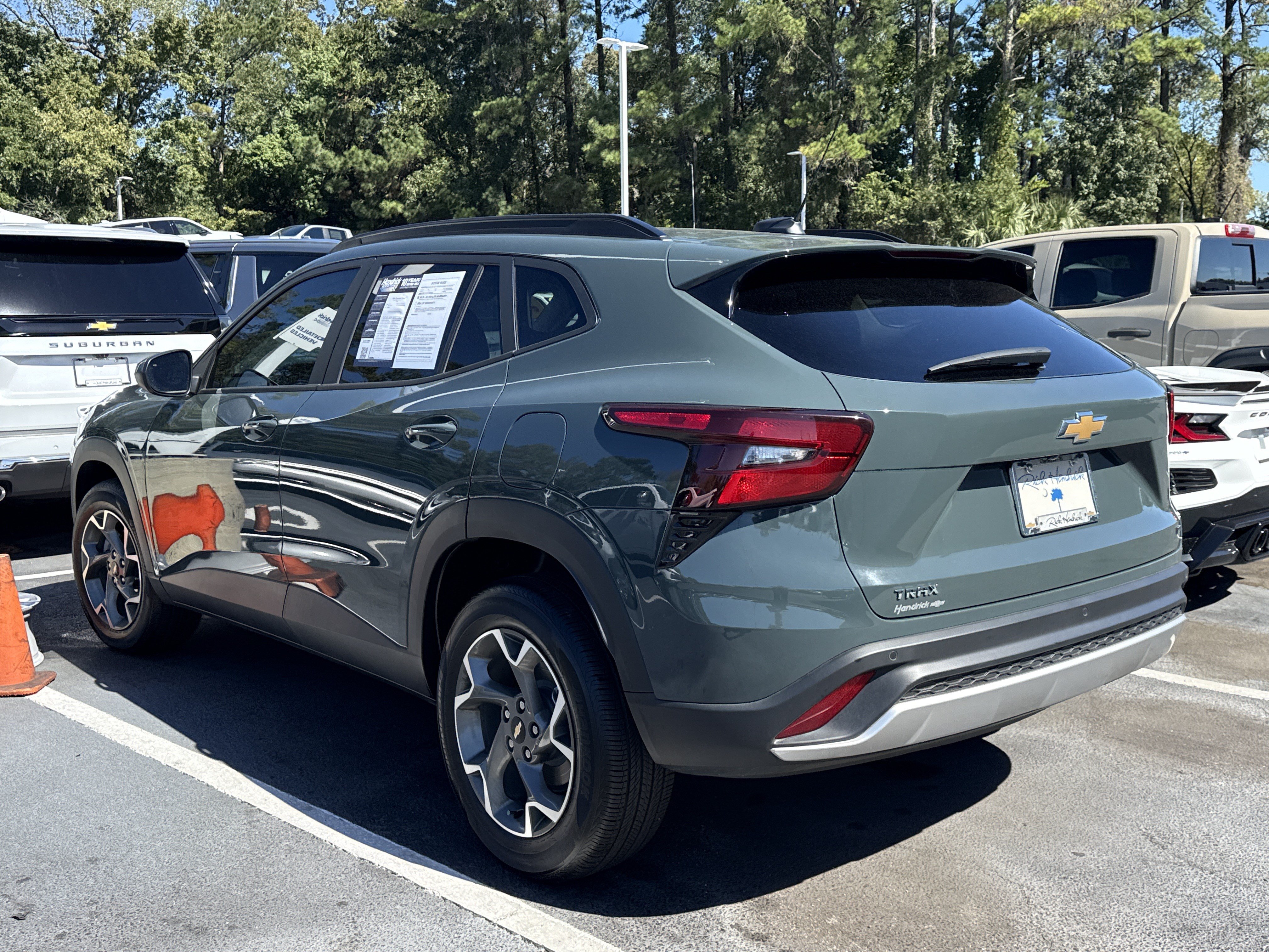 Used 2025 Chevrolet Trax LT w/ Sunroof Package FWD image 8
