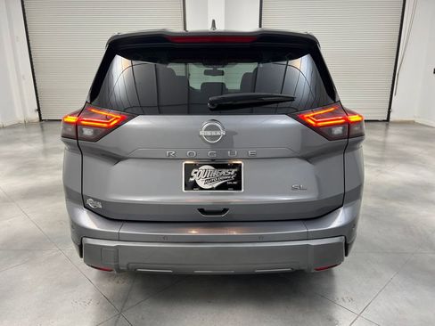 Used 2025 Nissan Rogue SL FWD image 6