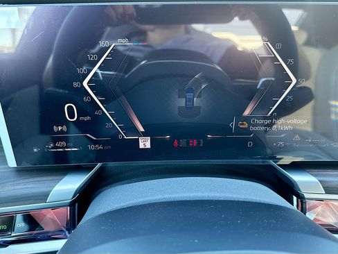 New 2026 BMW 750e xDrive image 40