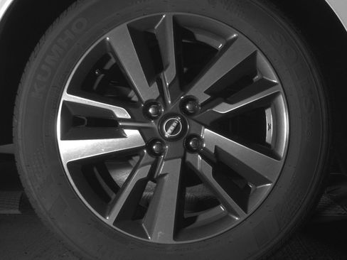 Used 2025 Nissan Versa SV image 15