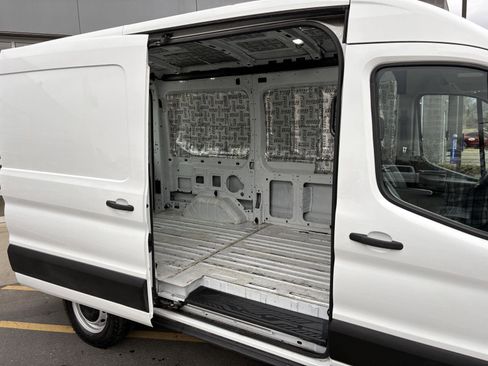 Used 2020 Ford Transit 250 Medium Roof image 21