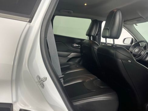 Used 2020 Jeep Cherokee Latitude Plus w/ Comfort/Convenience Group image 27