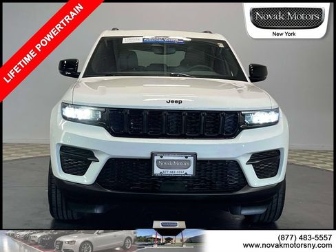Used 2023 Jeep Grand Cherokee Altitude AWD/4WD image 2