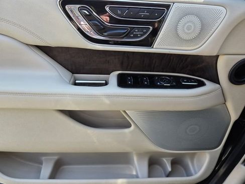 Used 2019 Lincoln Navigator Reserve image 31