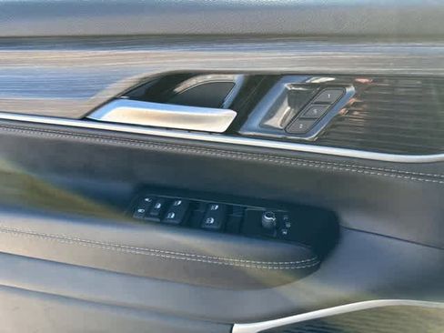 Used 2024 Jeep Wagoneer Series II image 10