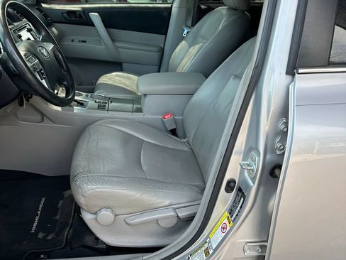 Used 2013 Toyota Highlander FWD image 6
