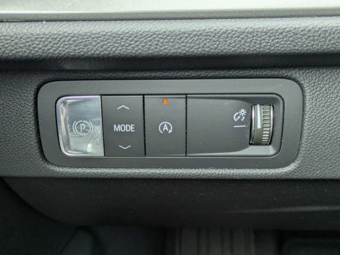 Used 2026 Chevrolet Traverse LT w/ Sun and Wheel Package FWD image 16