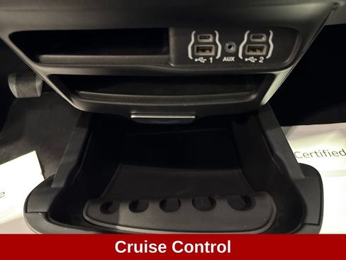 Used 2025 Chrysler Pacifica Select FWD image 18