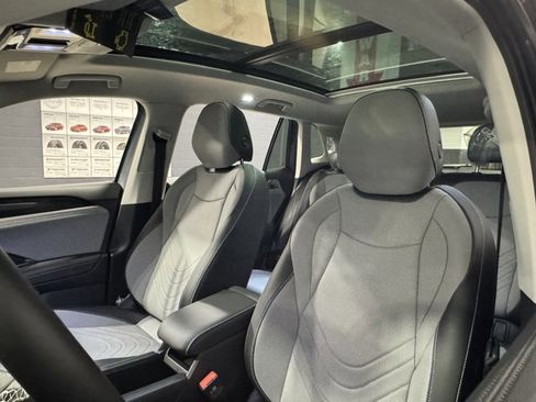 New 2026 Volkswagen Tiguan SE image 18