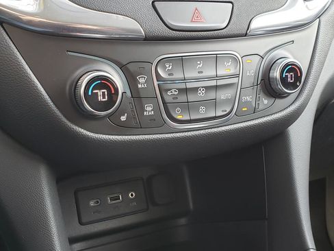 Used 2019 Chevrolet Equinox LT image 23