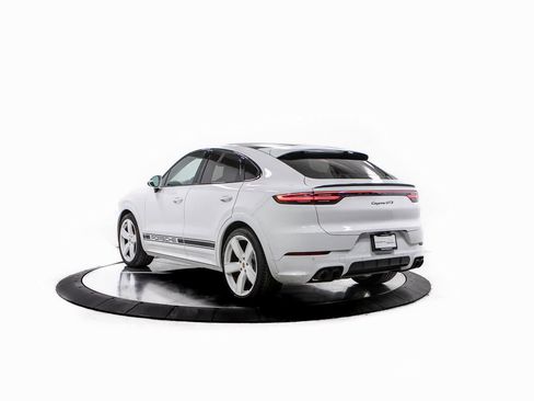 Certified 2023 Porsche Cayenne GTS image 3