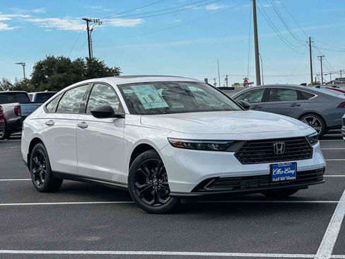 New 2025 Honda Accord SE image 2