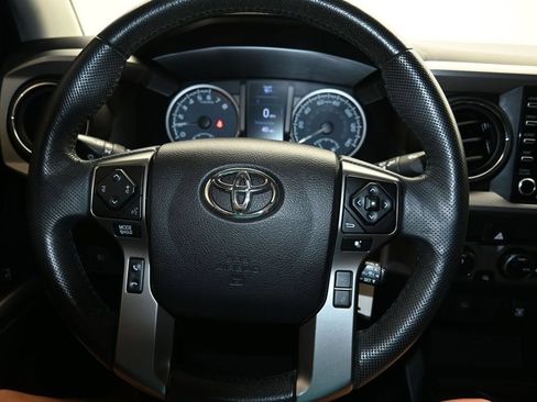 Used 2021 Toyota Tacoma SR5 AWD/4WD image 14
