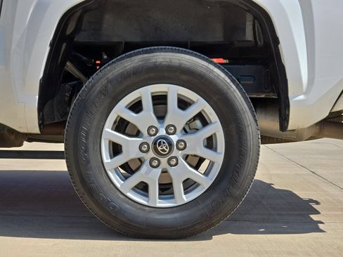 Certified 2025 Toyota Tacoma SR5 AWD/4WD image 23
