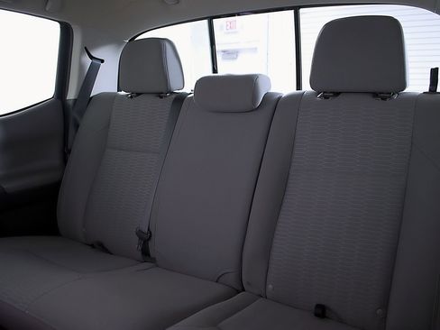 Used 2019 Toyota Tacoma SR5 RWD image 18