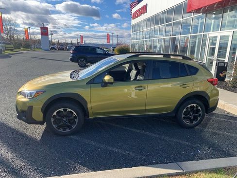 Used 2023 Subaru Crosstrek 2.0i Premium image 4