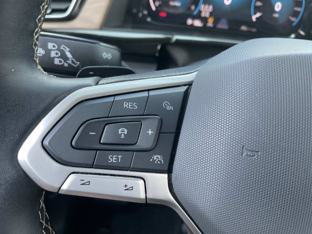 Used 2025 Volkswagen Atlas SE AWD/4WD image 31