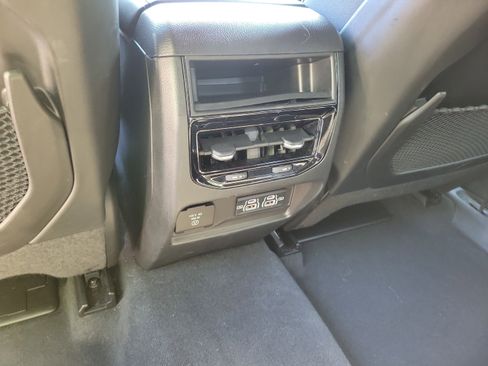 Used 2025 Jeep Grand Cherokee Altitude RWD image 12