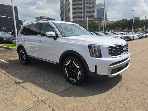 Used 2025 Kia Telluride S FWD image 3