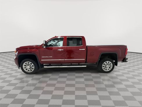 Used 2018 GMC Sierra 2500 Denali image 2