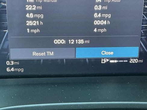 Certified 2025 Volvo XC40 B5 Plus image 31