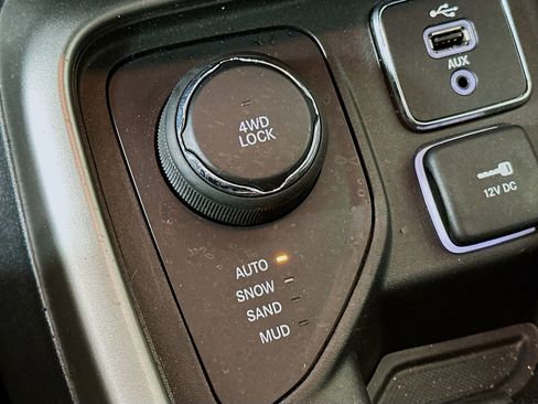 Used 2018 Jeep Compass Latitude w/ Popular Equipment Group image 24