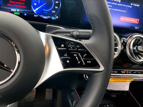 Used 2024 Mercedes-Benz EQB 250+ image 21