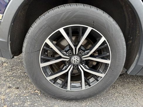 Used 2021 Volkswagen Tiguan SE image 11