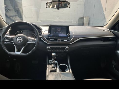 Used 2024 Nissan Altima 2.5 SV FWD image 4