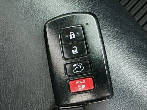Used 2019 Toyota Highlander XLE FWD image 38
