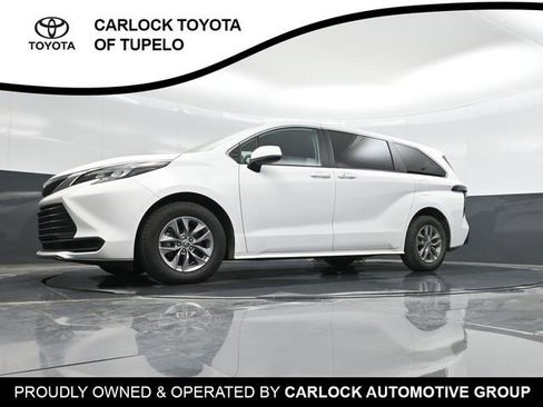 Used 2024 Toyota Sienna LE image 41