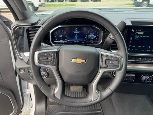 Used 2024 Chevrolet Silverado 2500 LT image 12