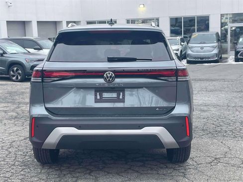 New 2026 Volkswagen Tiguan SE image 7