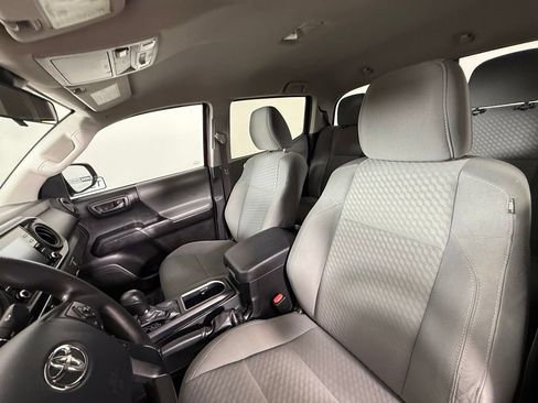 Used 2020 Toyota Tacoma SR AWD/4WD image 30