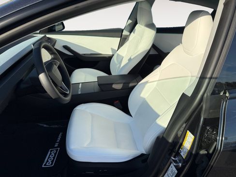 Used 2025 Tesla Model 3 Long Range image 10