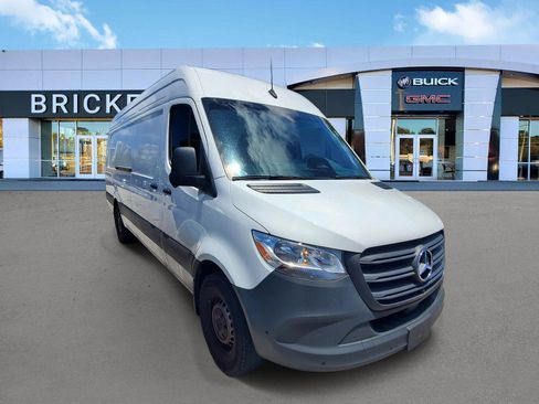 Used 2025 Mercedes-Benz Sprinter 2500 image 2