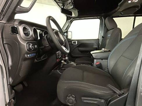 Used 2023 Jeep Wrangler Unlimited Rubicon 4xe AWD/4WD image 11