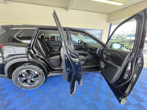 Used 2025 Nissan Rogue SV image 27