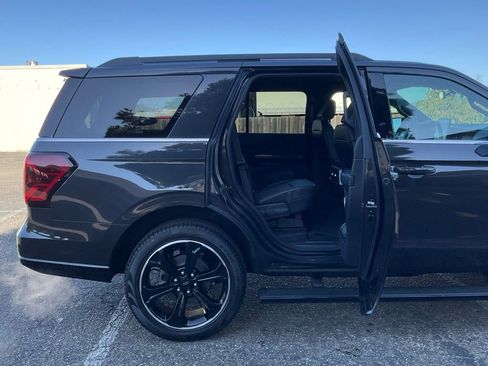 Certified 2024 Ford Expedition Limited image 53